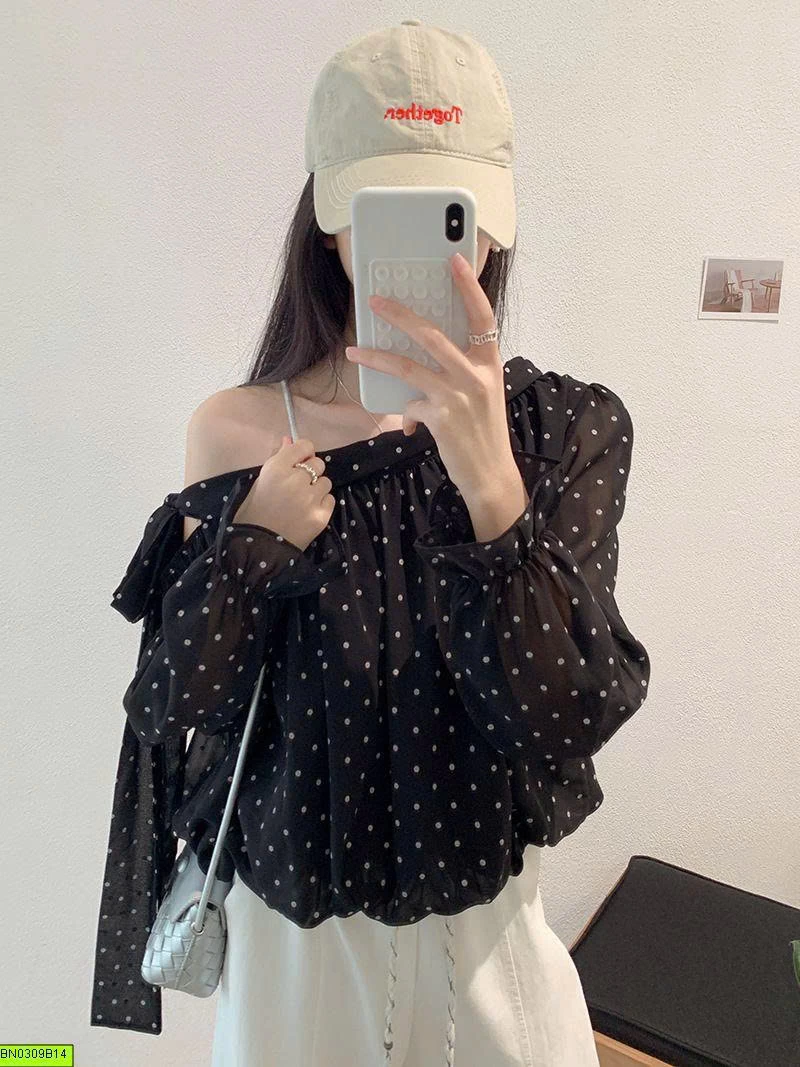 ÁO CHẤM BI HỞ VAI