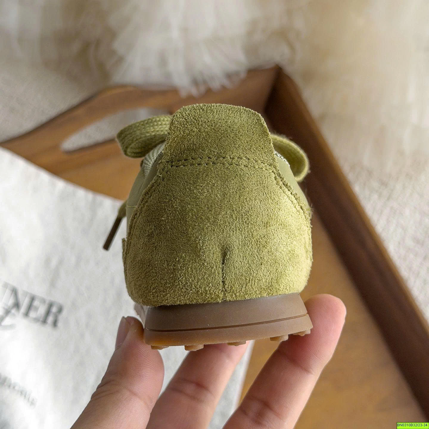 GIÀY DA LỘN BUỘC NƠ