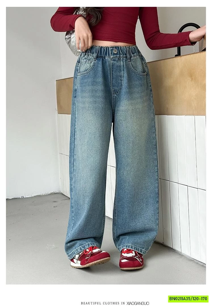 JEANS SUÔNG IN KITTY PHÍA SAU