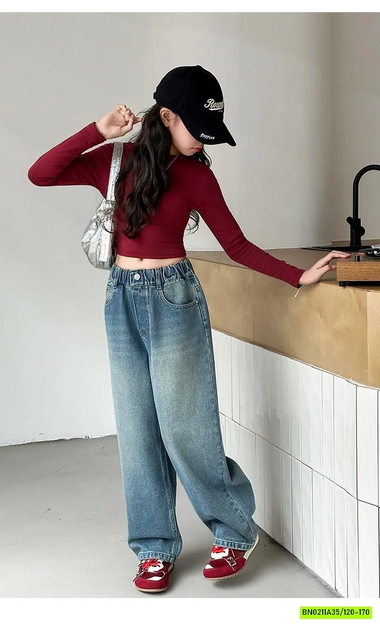 JEANS SUÔNG IN KITTY PHÍA SAU