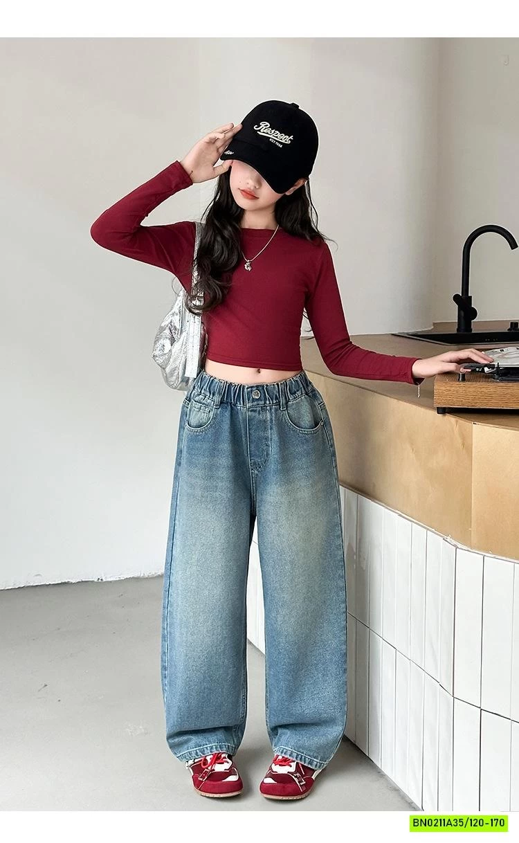JEANS SUÔNG IN KITTY PHÍA SAU