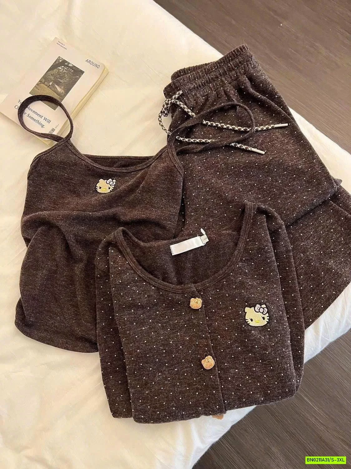 SÉT NGỦ NỈ KITTY NÂU 3 CHI TIẾT