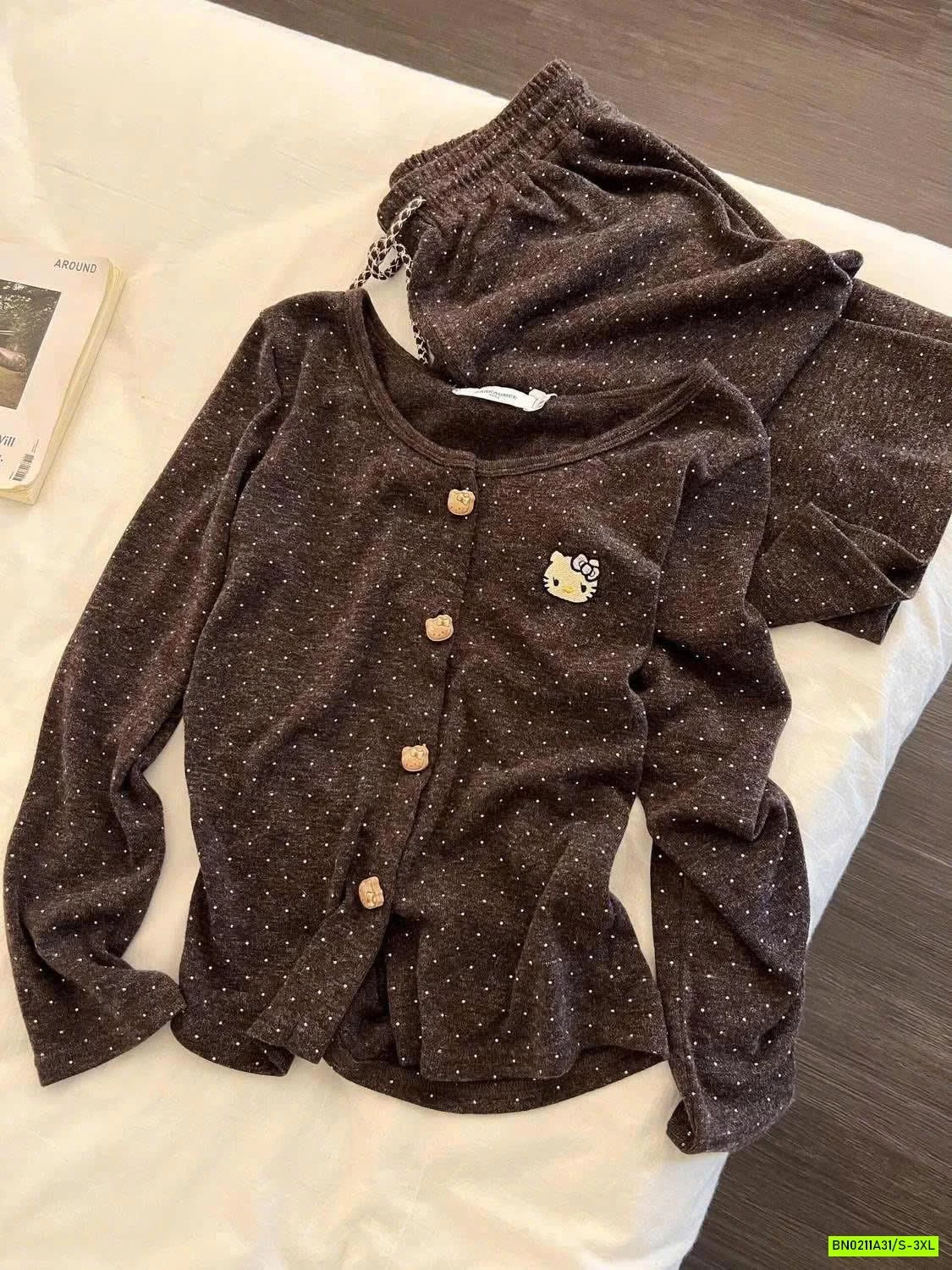 SÉT NGỦ NỈ KITTY NÂU 3 CHI TIẾT