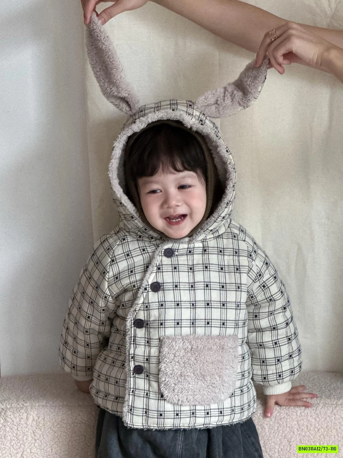 KHOÁC CARO MŨ TAI THỎ