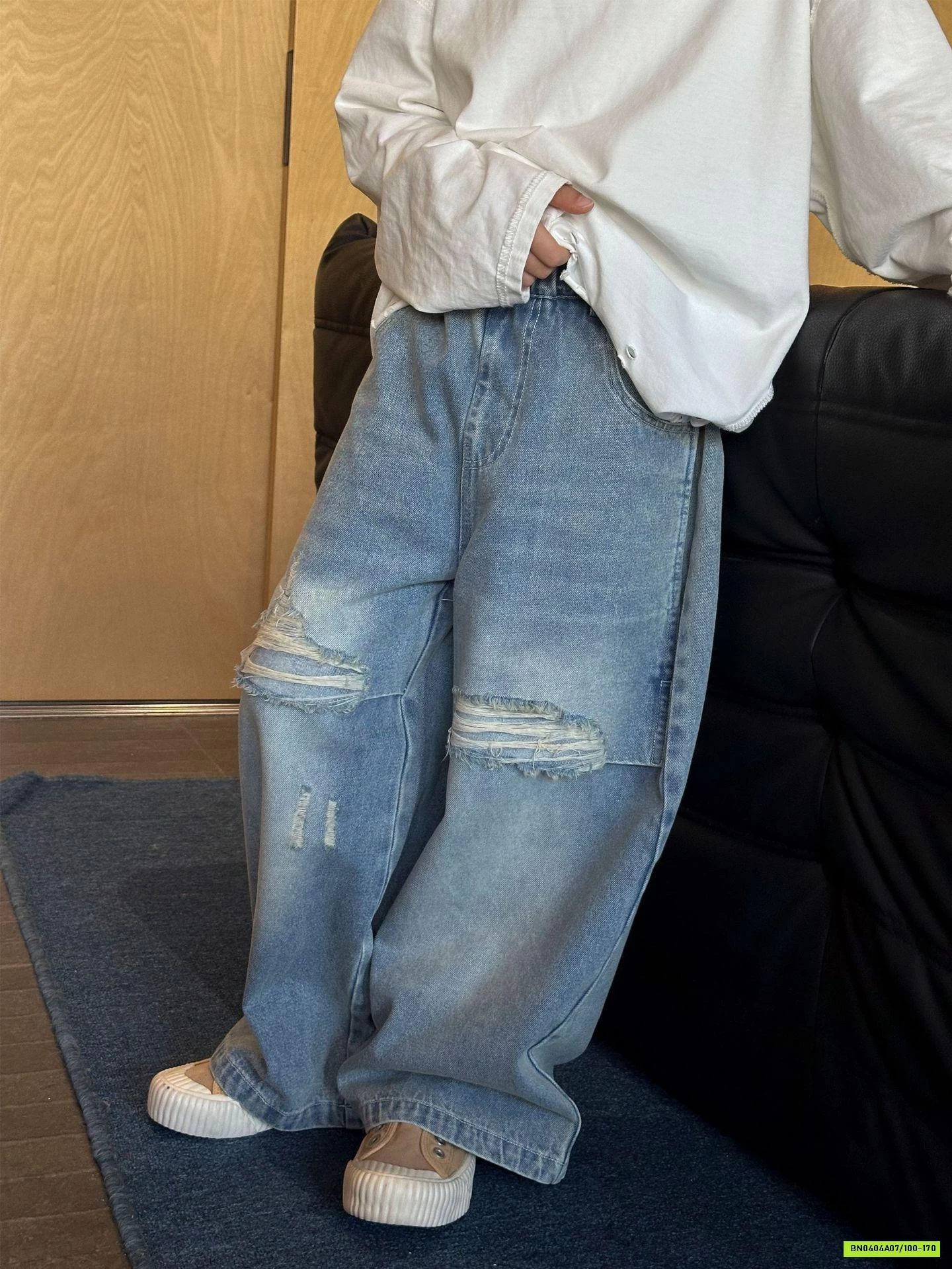 JEANS SUÔNG XANH RÁCH GỐI HANYA