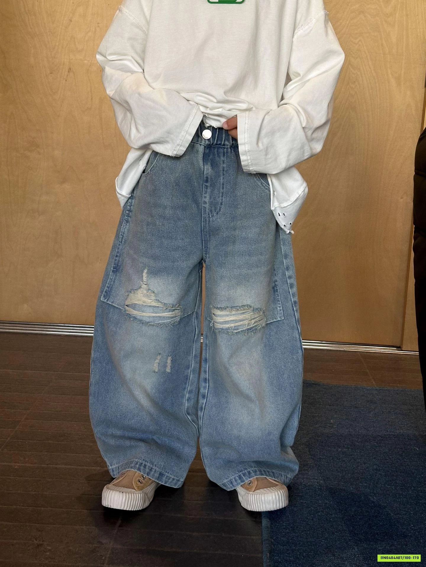 JEANS SUÔNG XANH RÁCH GỐI HANYA