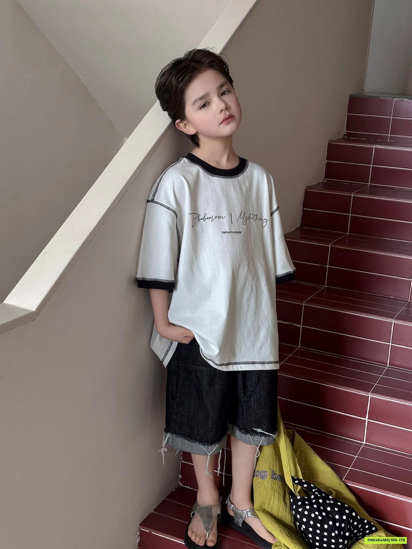 ÁO THUN TRẮNG VIỀN CHỈ NỔI ĐEN HANYA