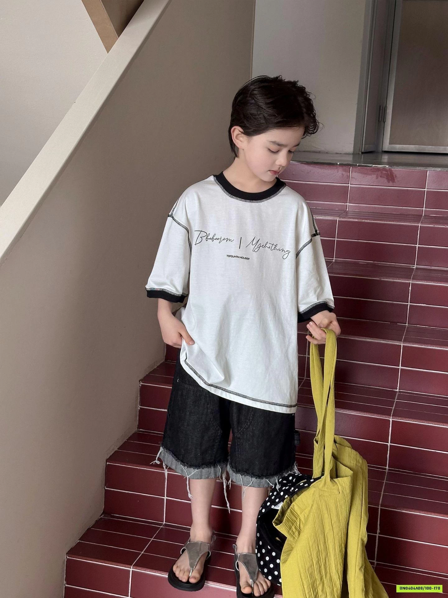 ÁO THUN TRẮNG VIỀN CHỈ NỔI ĐEN HANYA