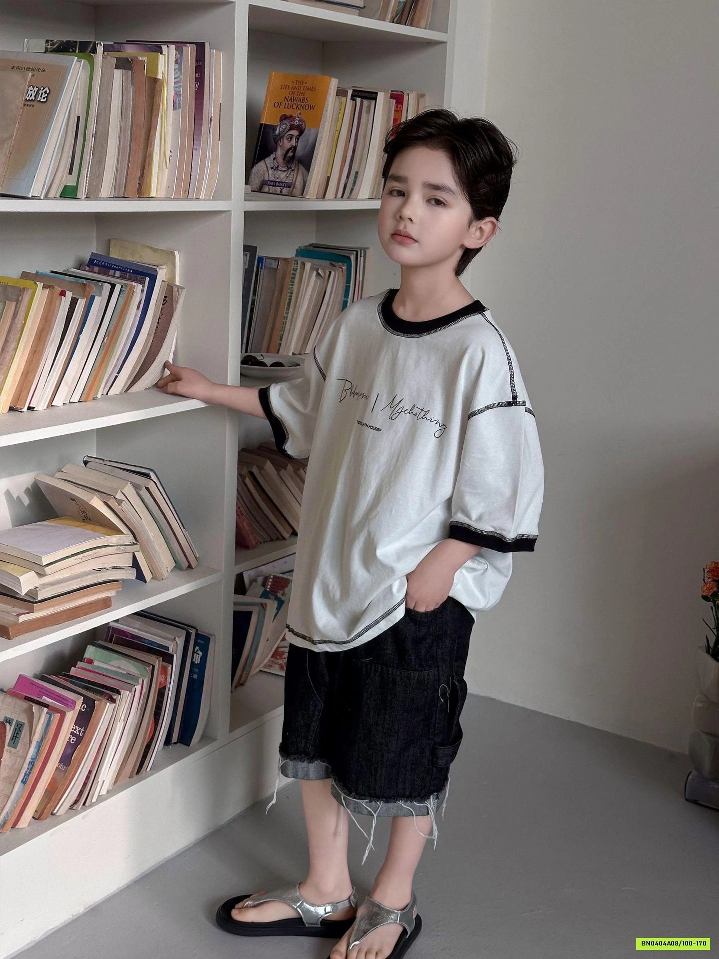 ÁO THUN TRẮNG VIỀN CHỈ NỔI ĐEN HANYA