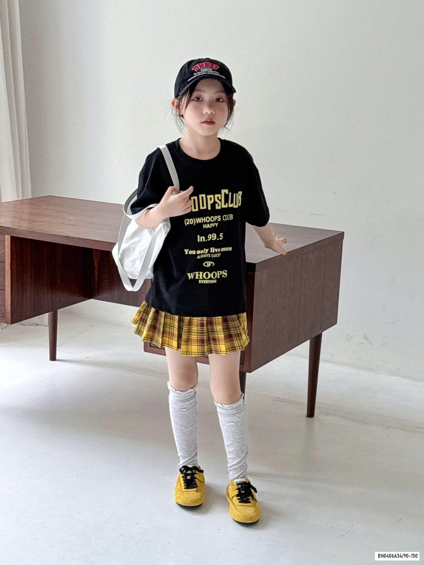 ÁO ĐEN MIX CV CARO VÀNG