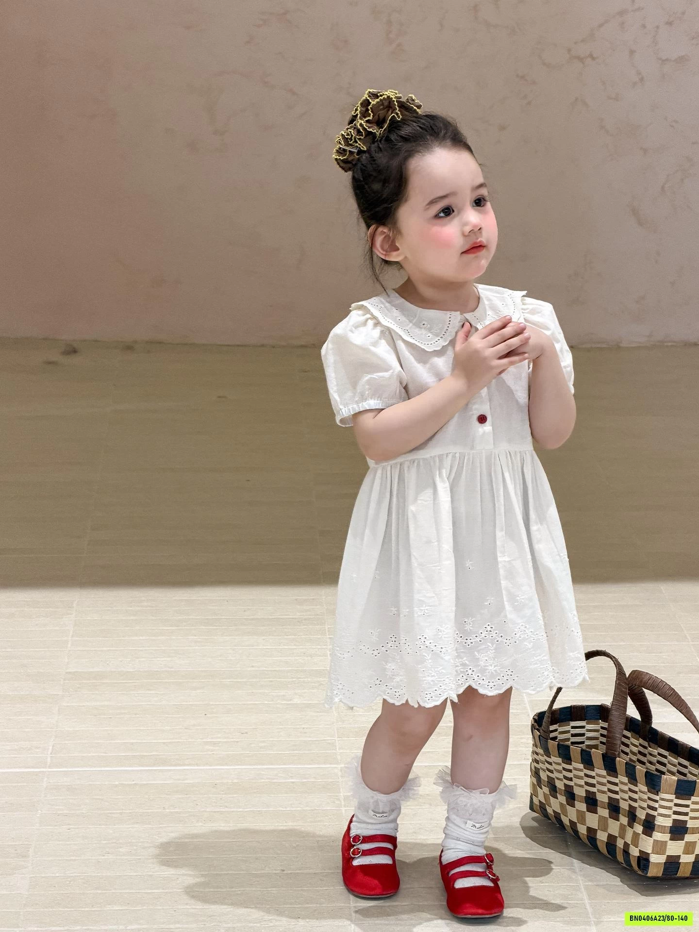 ĐẦM TRẮNG TIỂU THƯ CỔ SEN