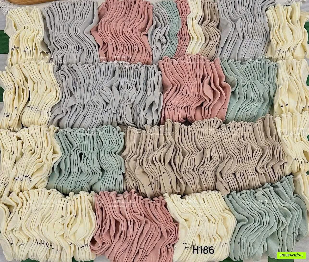 SÉT 10Đ TẤT CHỐNG HẰN CHO BÉ