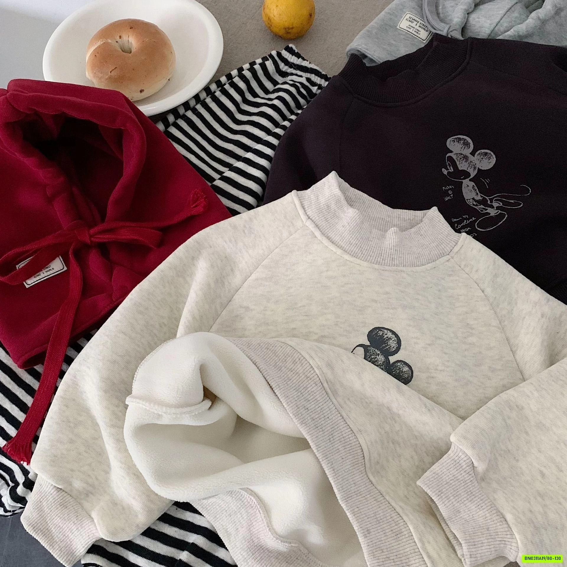 ÁO NỈ MICKEY LÓT LÔNG CỪU KÈM MŨ