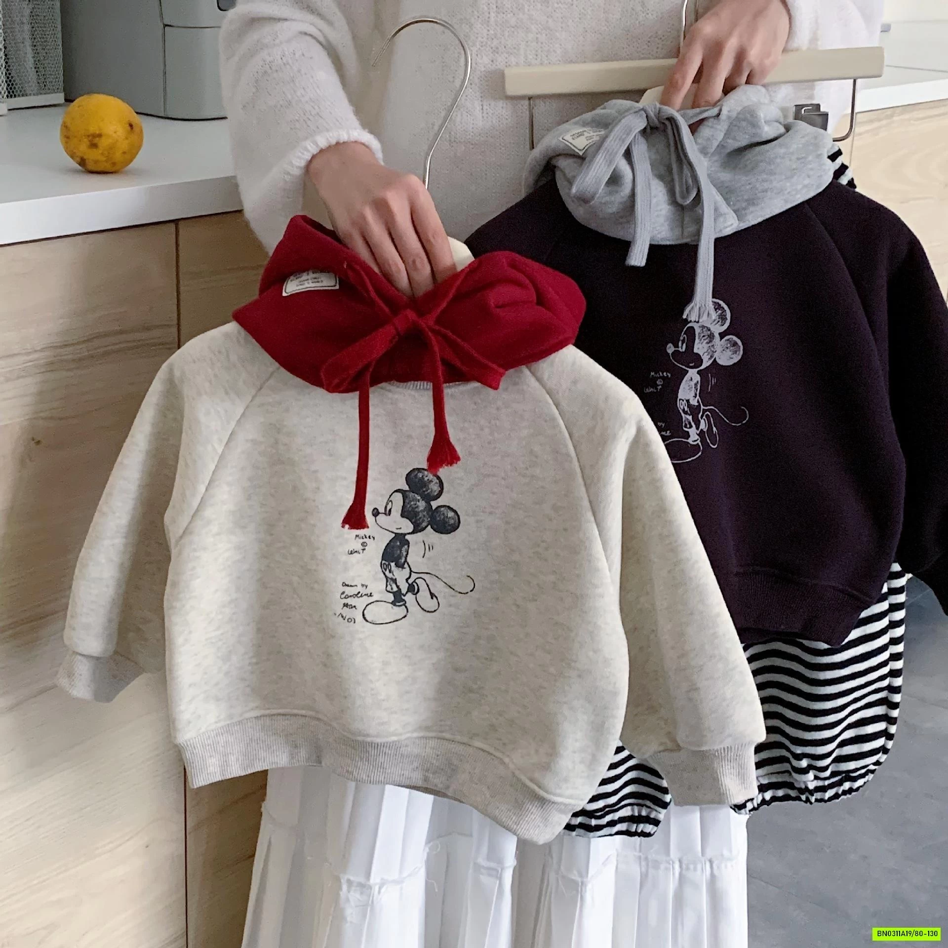 ÁO NỈ MICKEY LÓT LÔNG CỪU KÈM MŨ