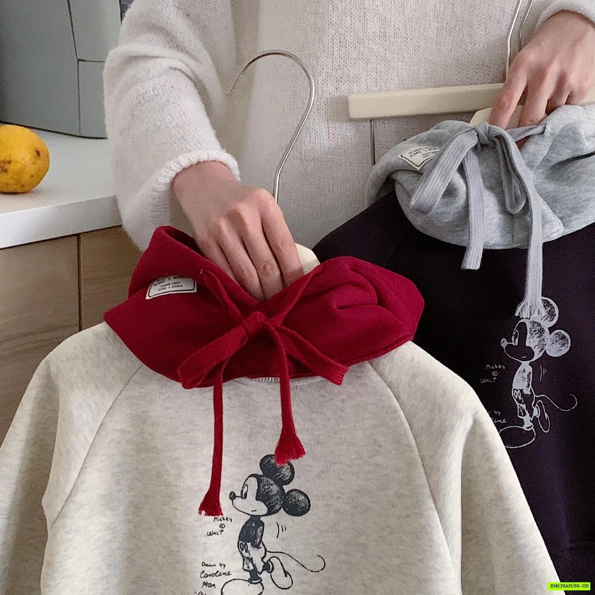 ÁO NỈ MICKEY LÓT LÔNG CỪU KÈM MŨ
