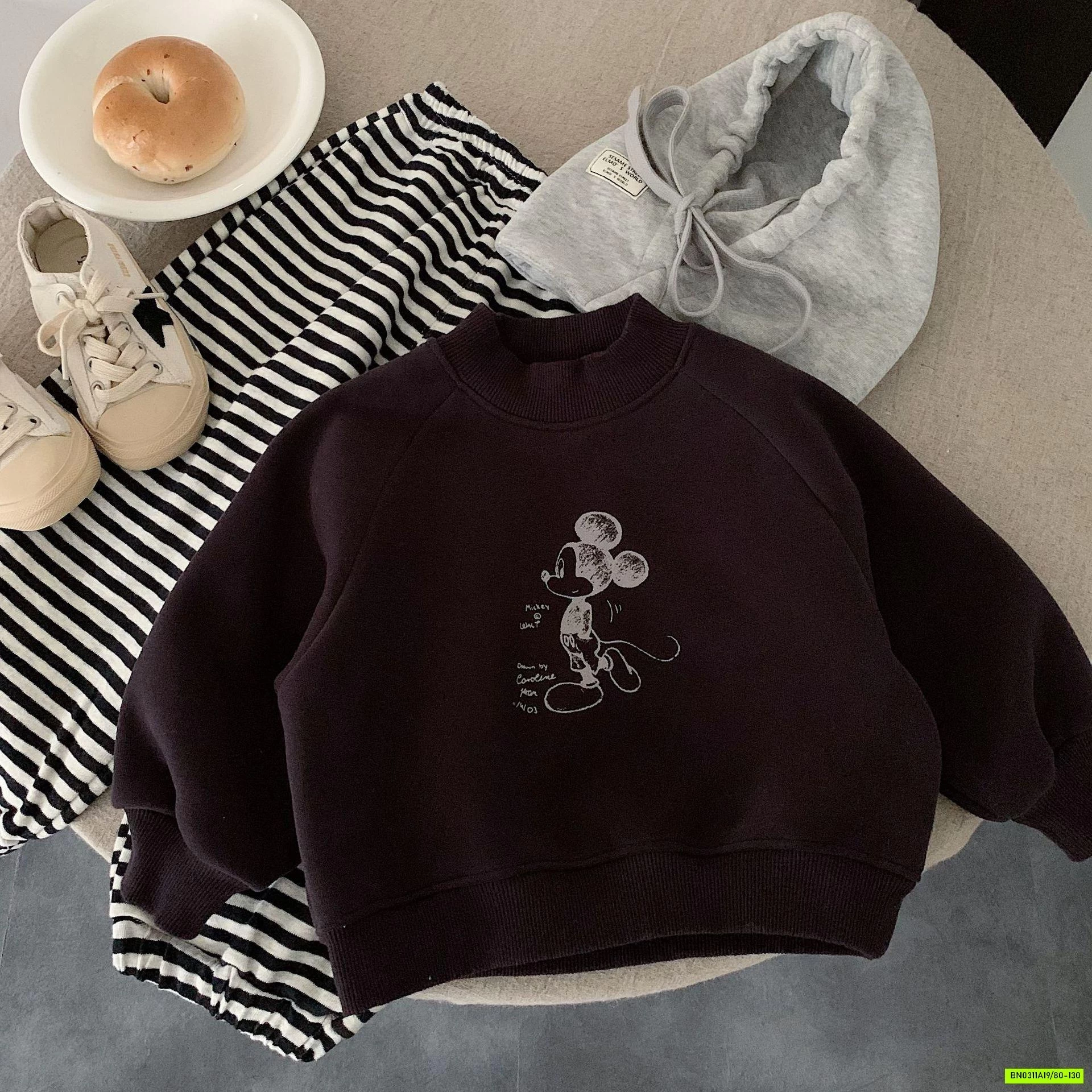 ÁO NỈ MICKEY LÓT LÔNG CỪU KÈM MŨ