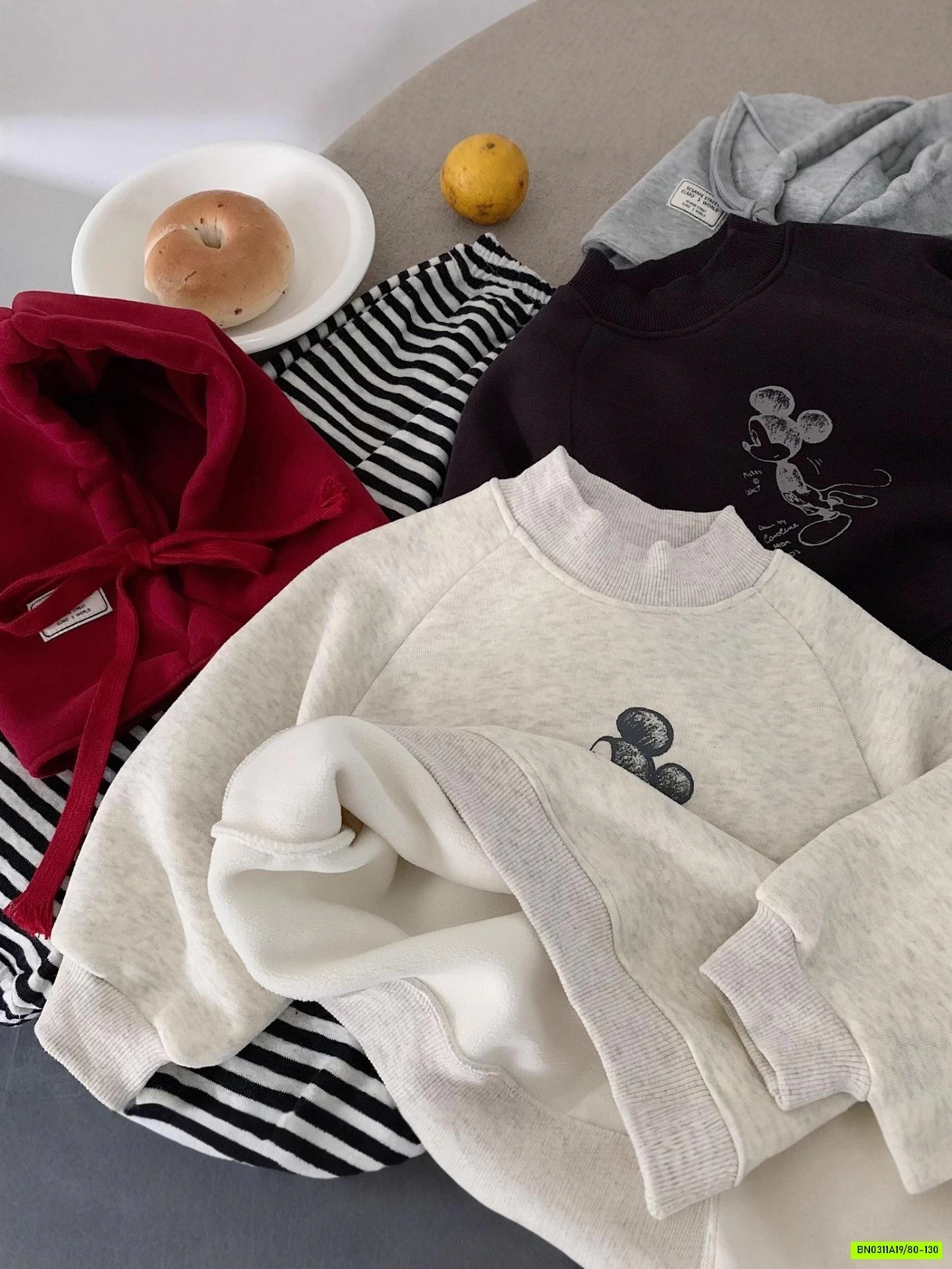 ÁO NỈ MICKEY LÓT LÔNG CỪU KÈM MŨ