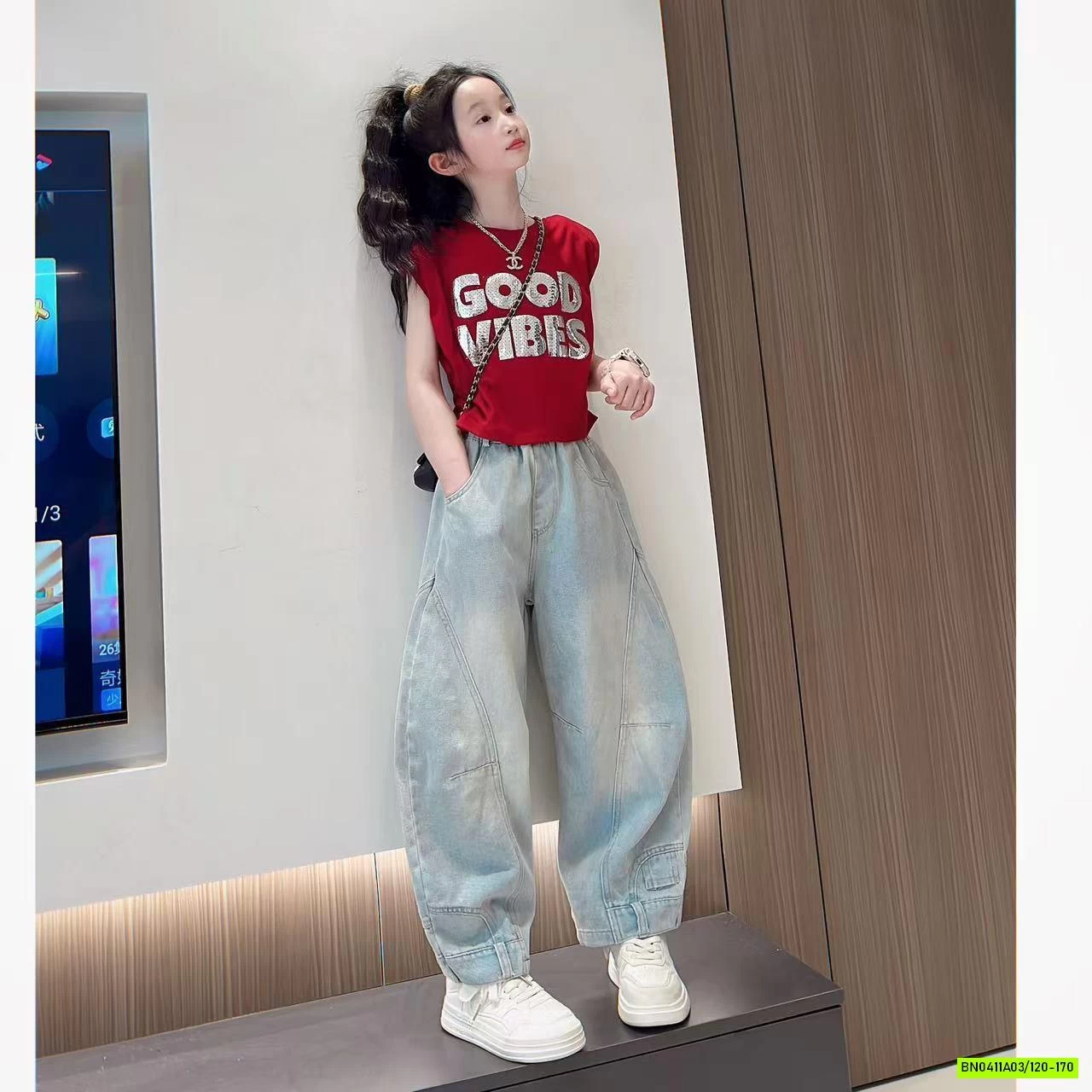 TANKTOP RÚT EO MIX BAGGY JEANS