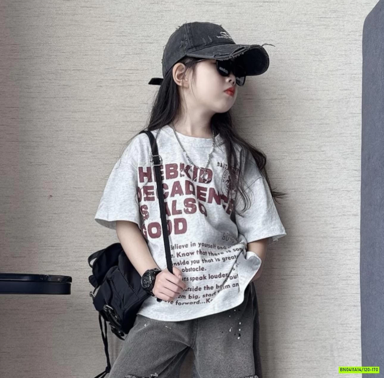 ÁO XÁM IN CHỮ MIX JEANS RÁCH GỐI