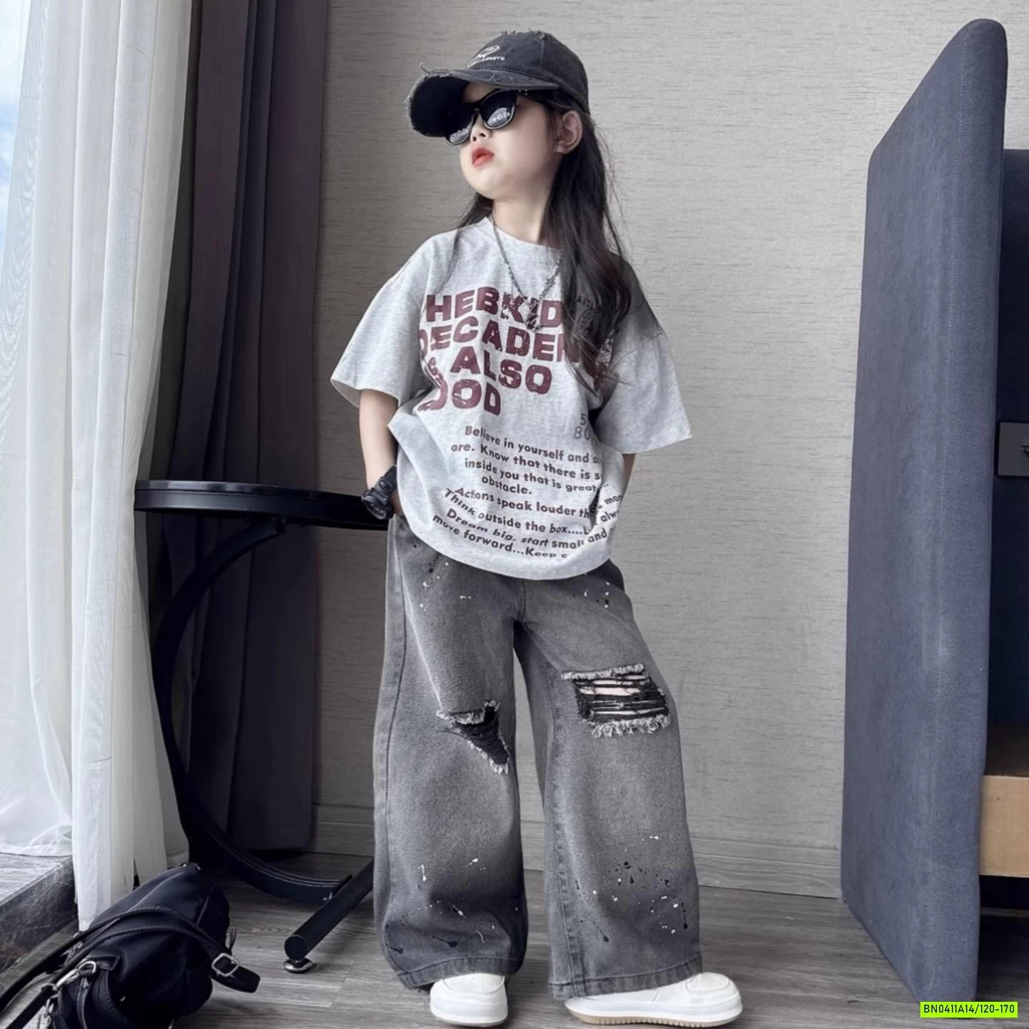 ÁO XÁM IN CHỮ MIX JEANS RÁCH GỐI