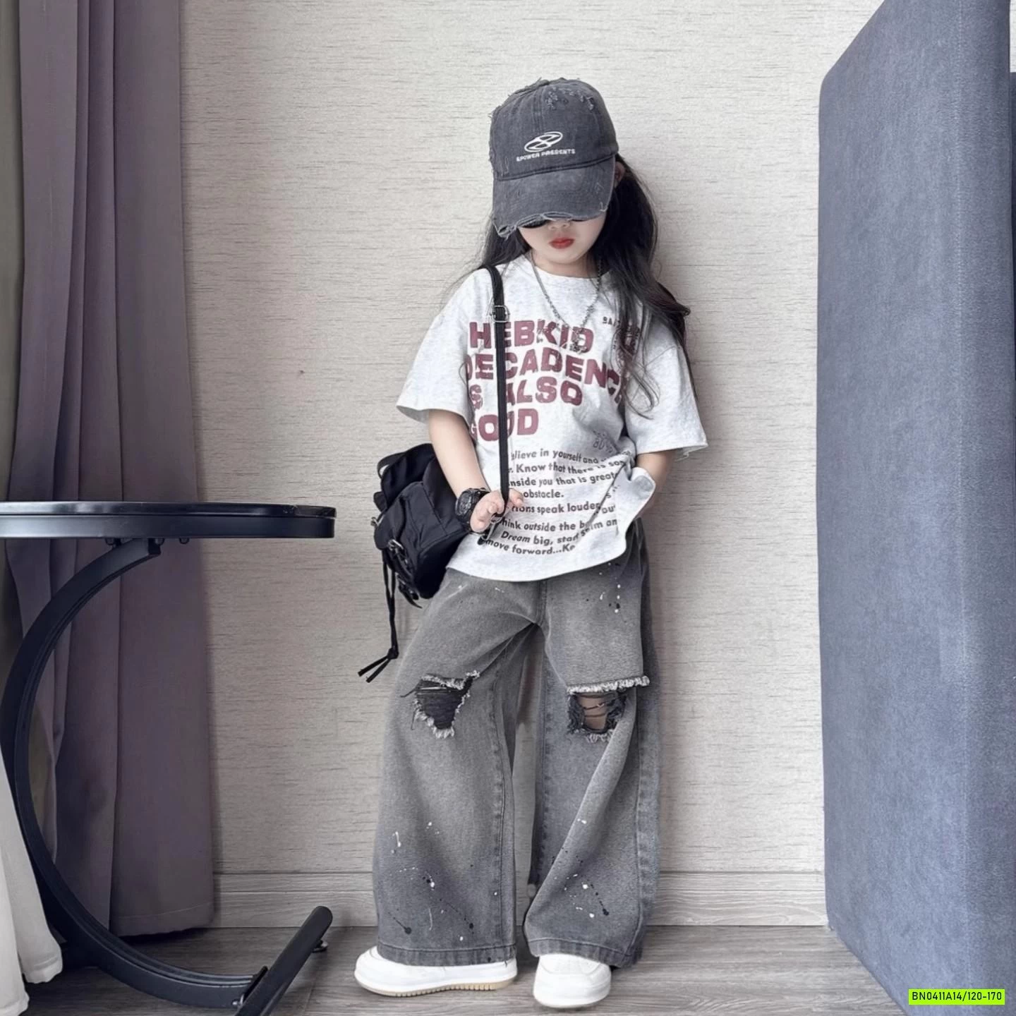 ÁO XÁM IN CHỮ MIX JEANS RÁCH GỐI