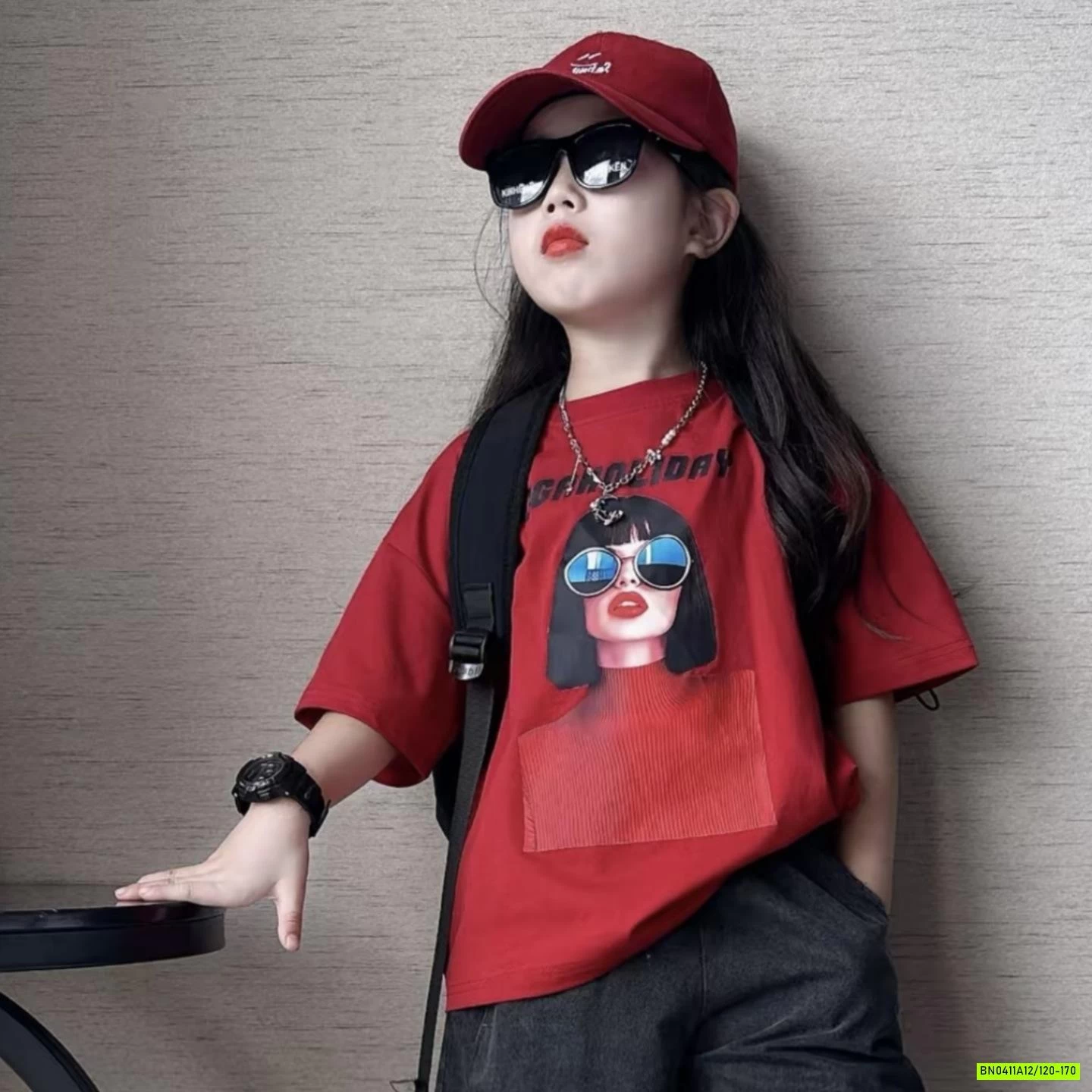 ÁO THUN ĐỎ CÔ GÁI MIX SHORT JEANS ĐEN