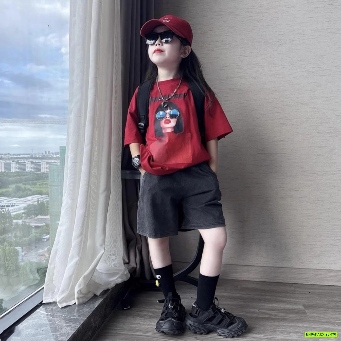 ÁO THUN ĐỎ CÔ GÁI MIX SHORT JEANS ĐEN