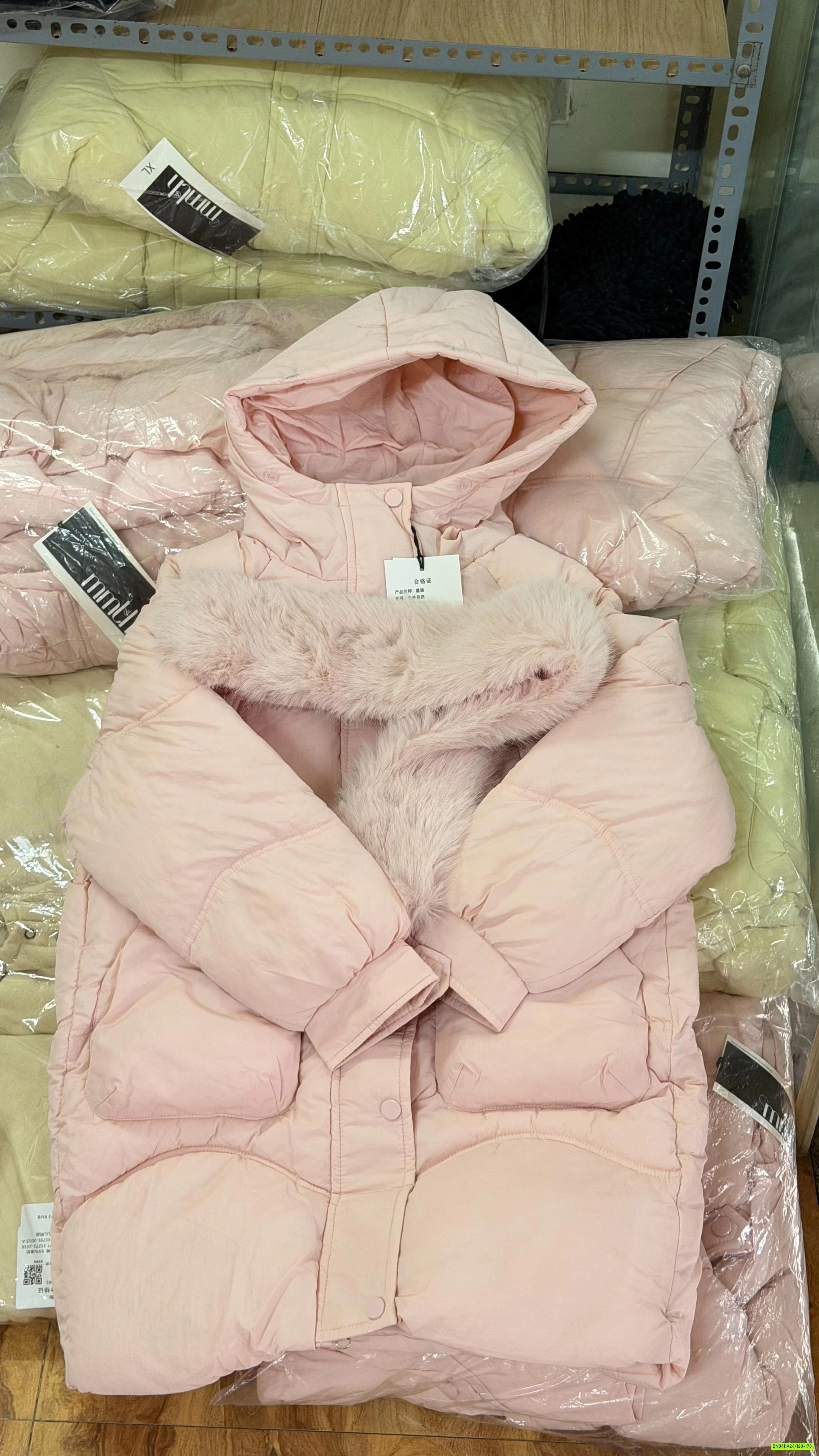 KHOÁC PHAO DÁNG DÀI MŨ PHỐI LÔNG